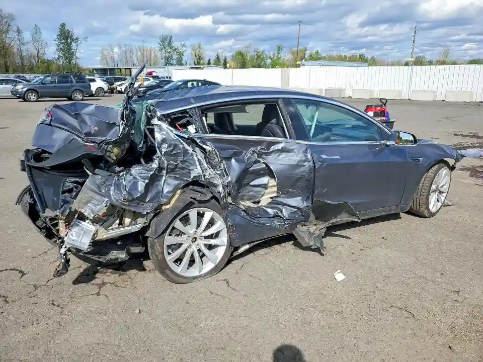 5YJ3E1EA8JF050976 2018 TESLA MODEL 3-2