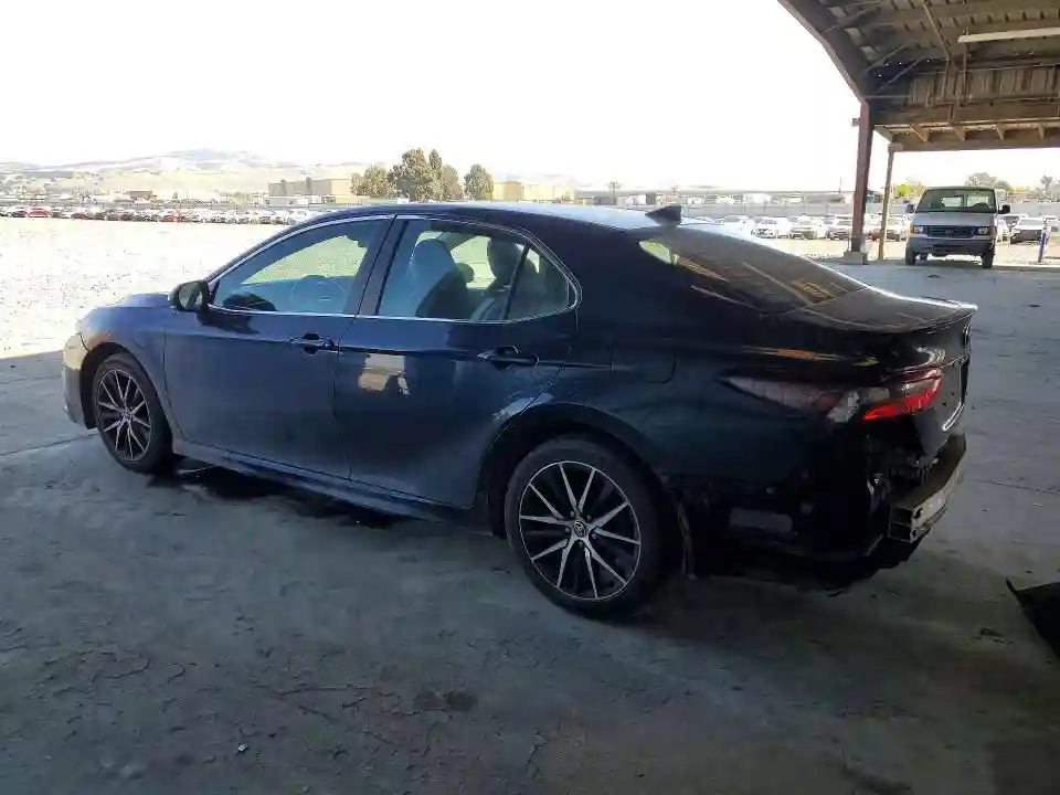 4T1G11AK8MU604083 2021 TOYOTA CAMRY-1