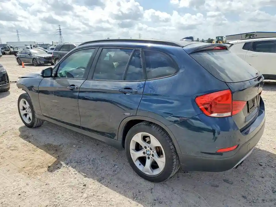 WBAVM1C51FV318435 2015 BMW X1-1