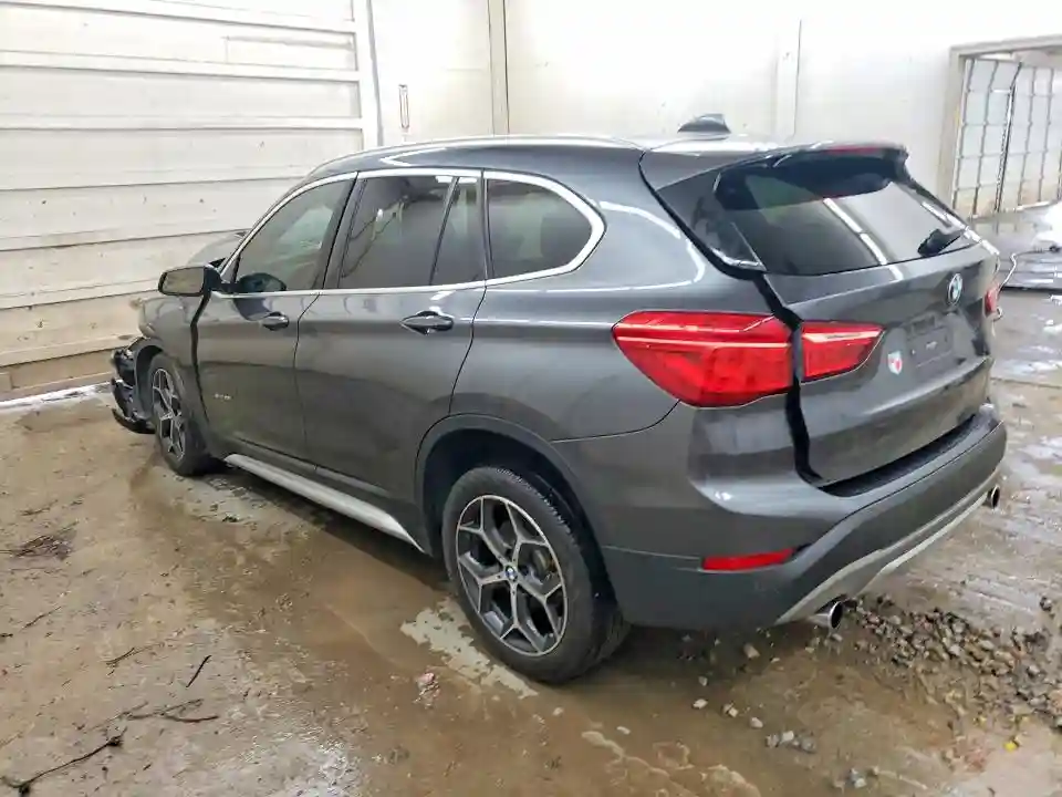 WBXHU7C38HP924729 2017 BMW X1-1