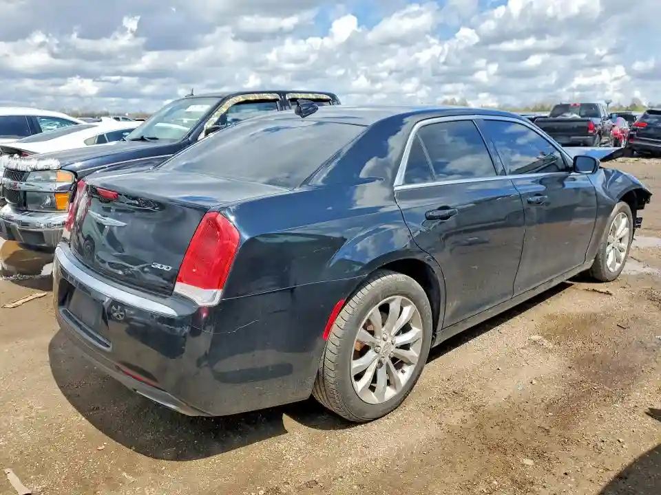 2C3CCARG2FH757016 2015 CHRYSLER 300-2