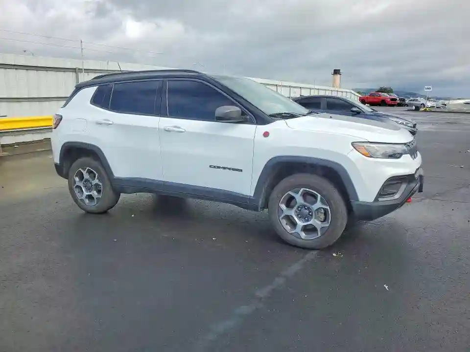 3C4NJDDB4NT170670 2022 JEEP COMPASS-3