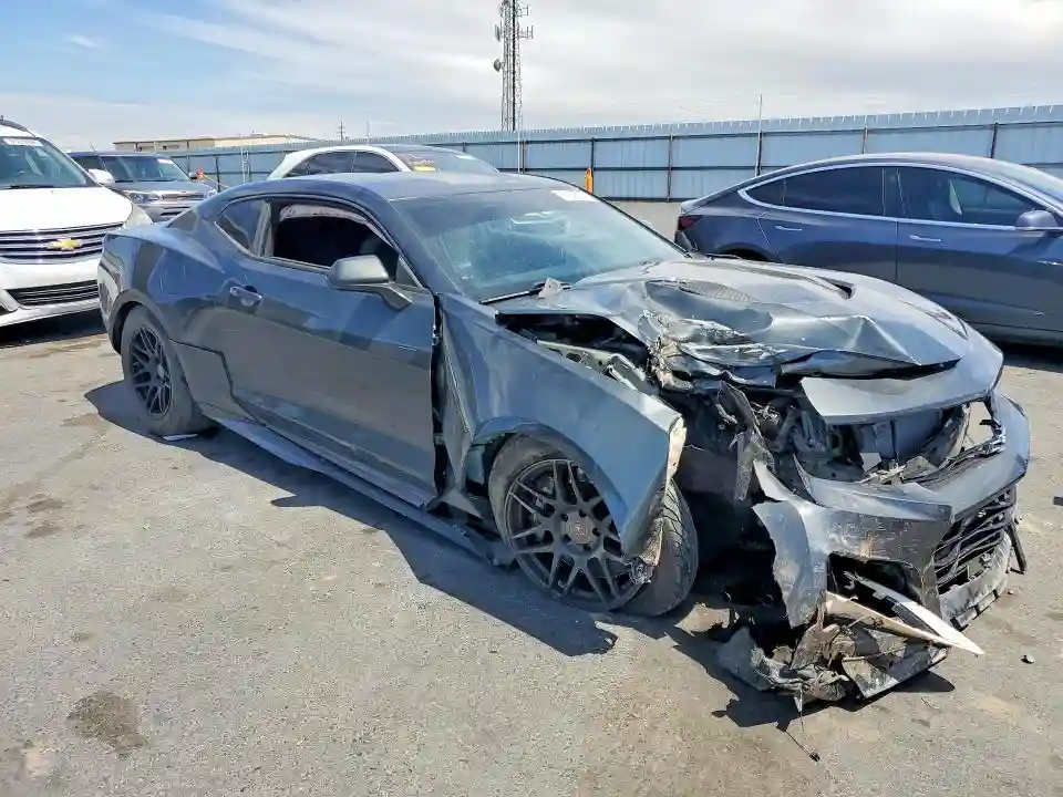 1G1FJ1R60J0169465 2018 CHEVROLET CAMARO-3