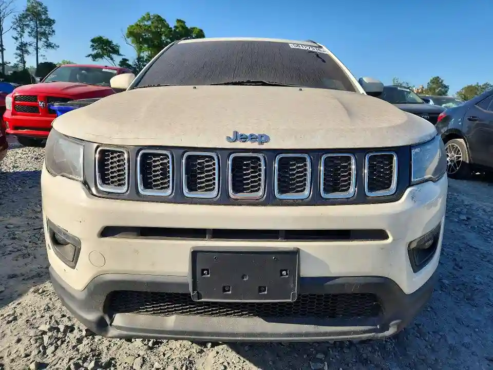 3C4NJDBB7JT144318 2018 JEEP COMPASS-4