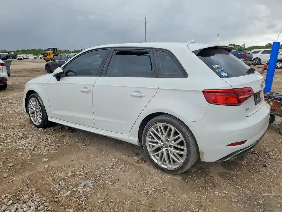 WAUUPBFF2JA154853 2018 AUDI A3-1