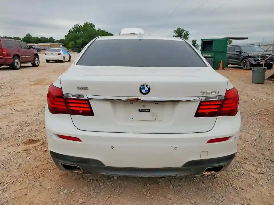 WBAYA8C56FD825805 2015 BMW 7 SERIES-5