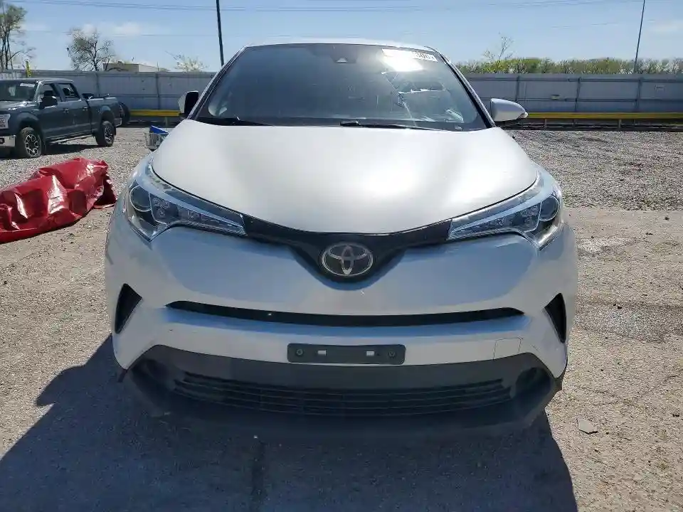 NMTKHMBX7JR050880 2018 TOYOTA C-HR-4