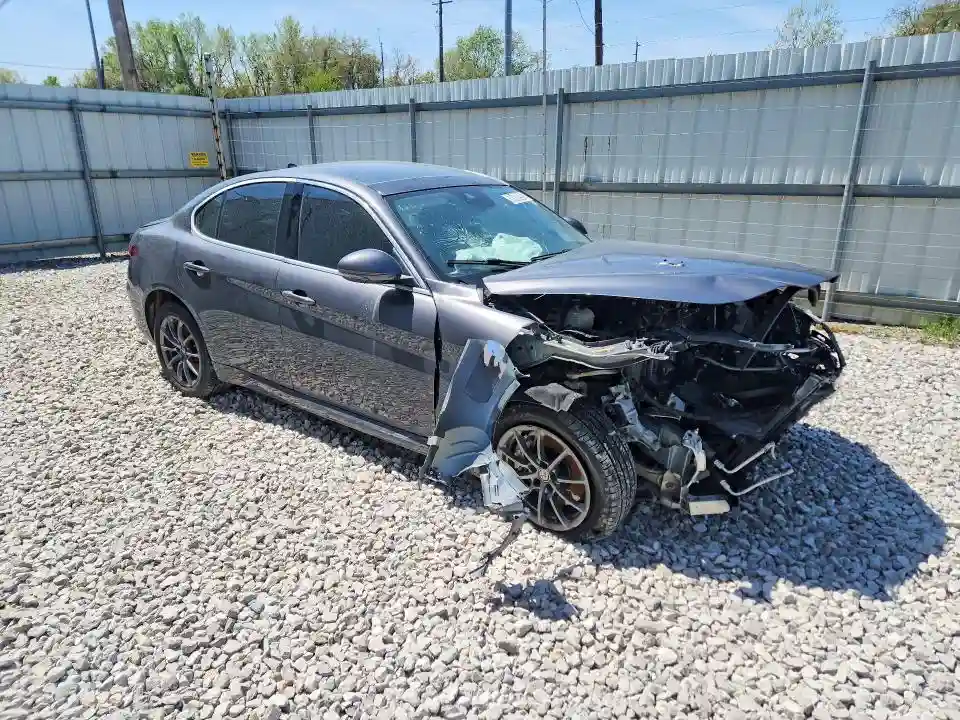 ZARFAEDNXJ7563985 2018 ALFA ROMEO GIULIA-3