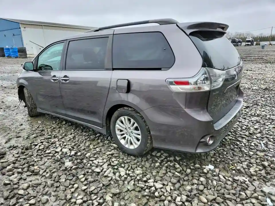 5TDXZ3DC9HS790658 2017 TOYOTA SIENNA-1