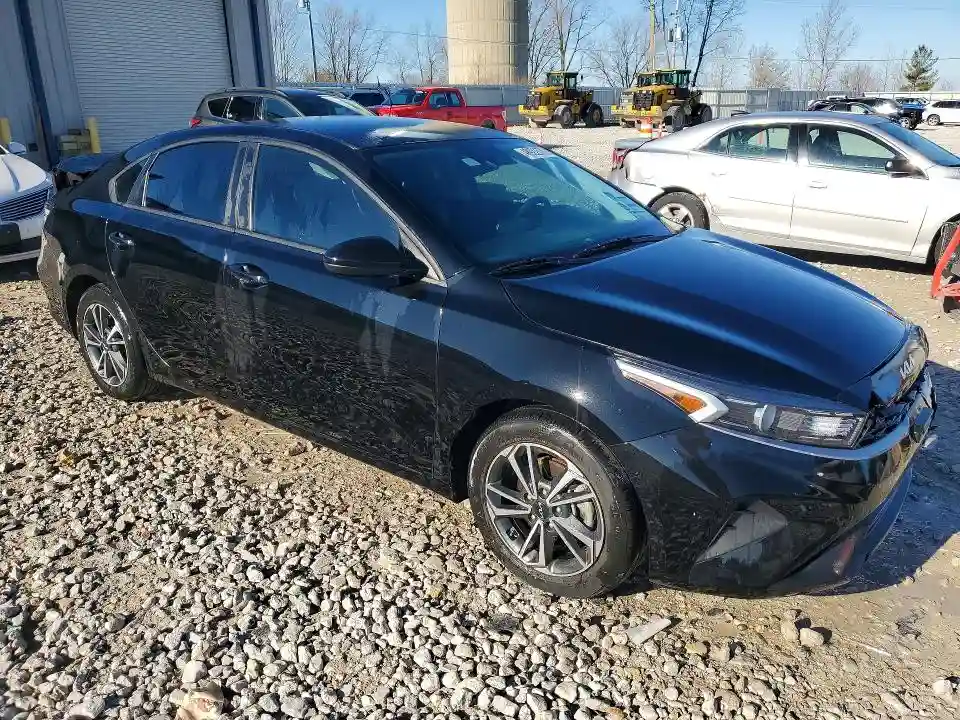 3KPF24AD7PE622688 2023 KIA FORTE LXS-3