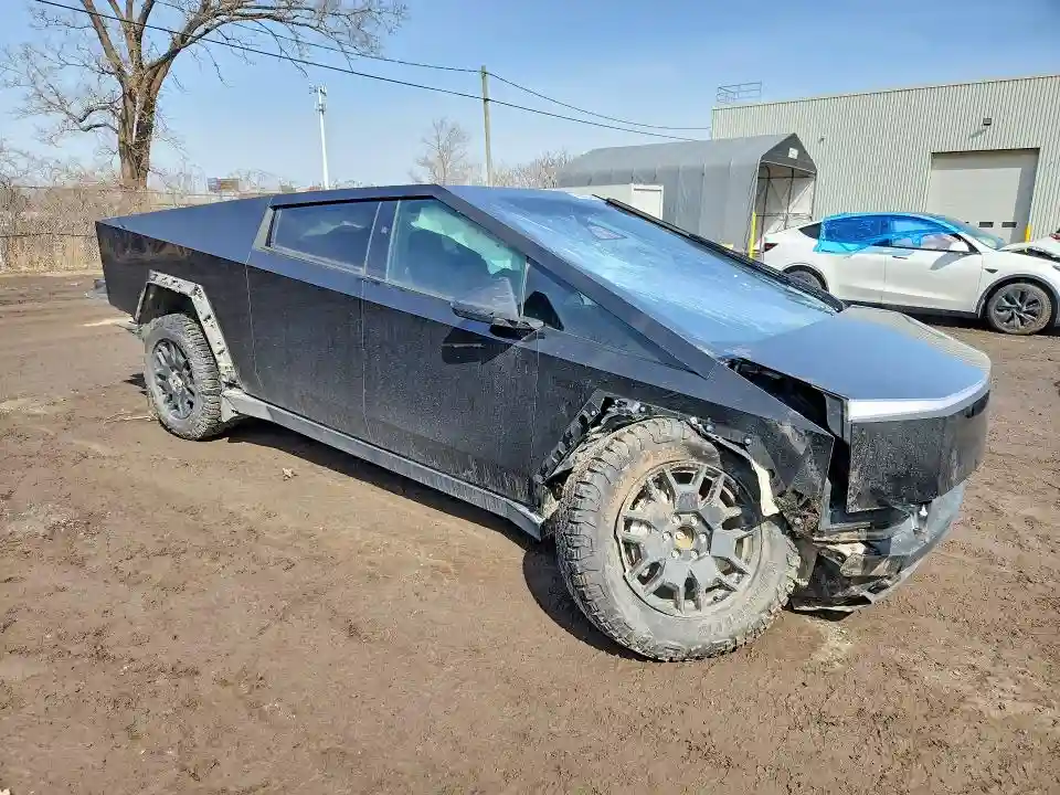 7G2CEHEE7RA046855 2024 TESLA CYBERTRUCK-3