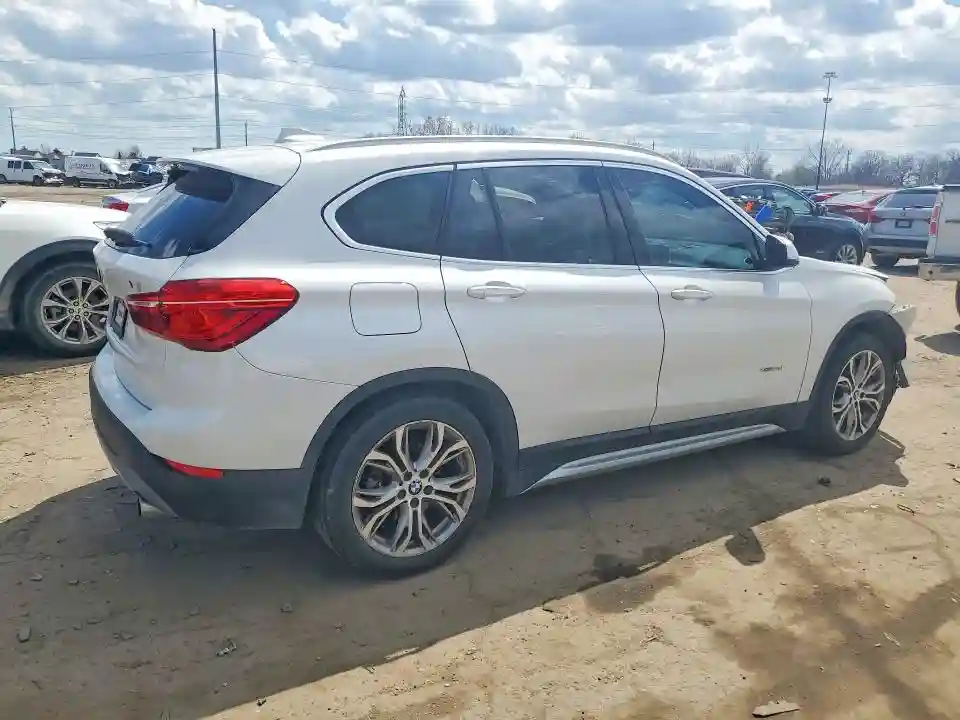 WBXHT3C30H5F75396 2017 BMW X1-2