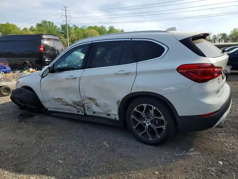 WBXJG9C03L5R60097 2020 BMW X1-1