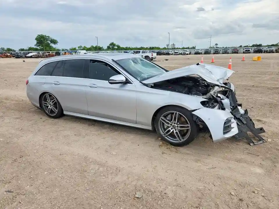 WDDZH6GB5JA375491 2018 MERCEDES-BENZ E-CLASS-3