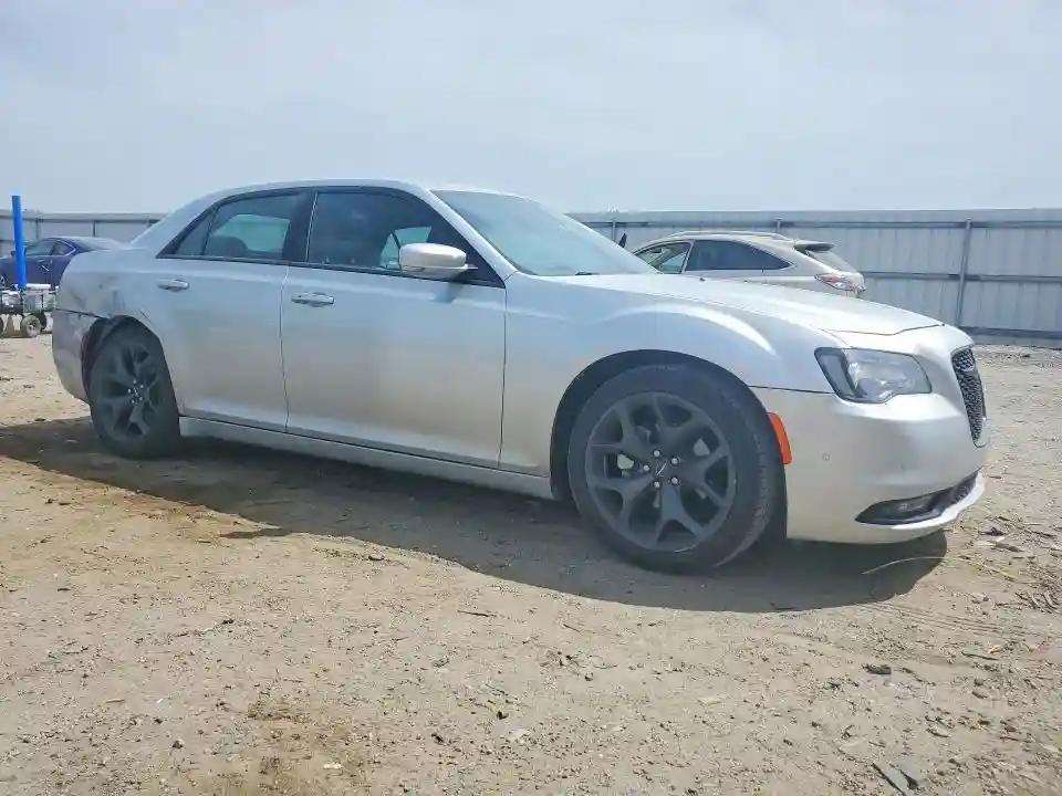 2C3CCABG4NH225811 2022 CHRYSLER 300-3