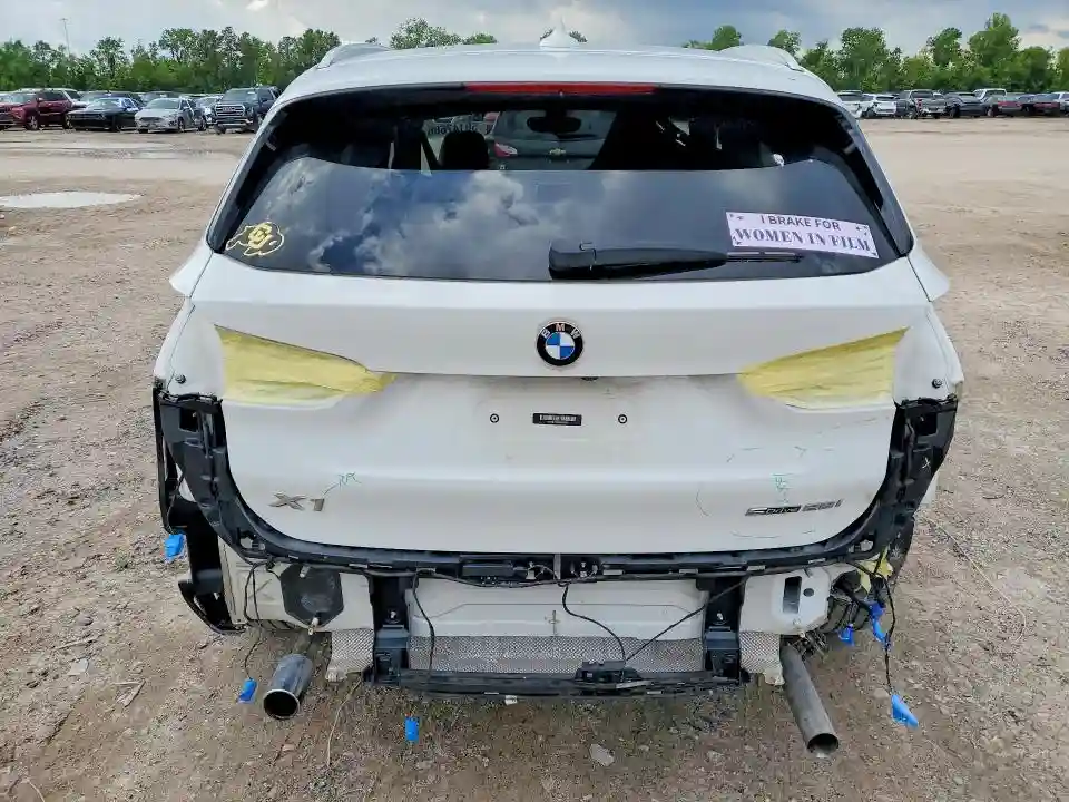 WBXHU7C36J3H43855 2018 BMW X1-5