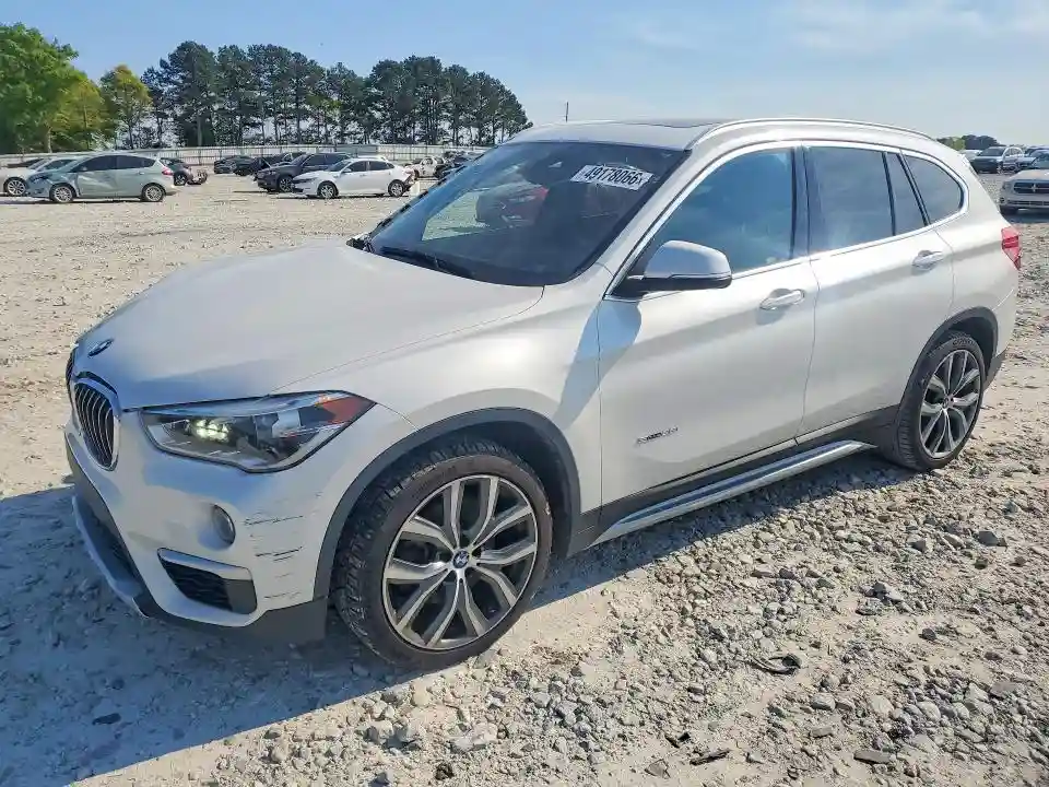 WBXHU7C39J5H38976 2018 BMW X1-0