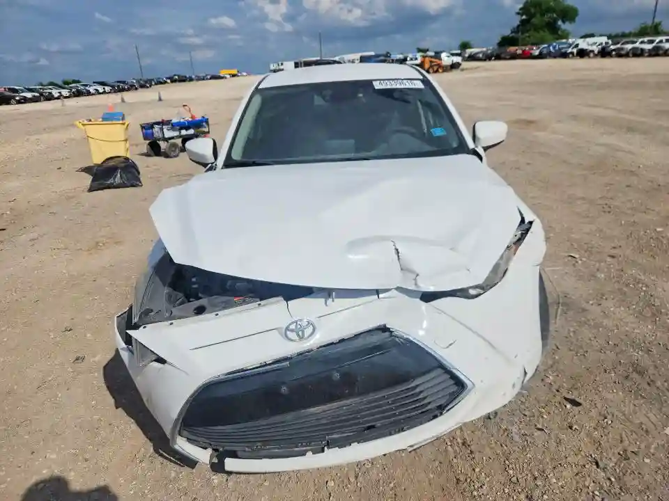 3MYDLBYV9HY167965 2017 TOYOTA YARIS-4