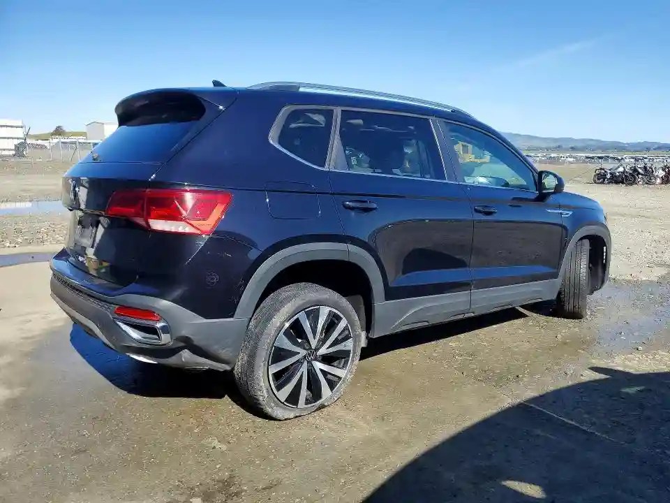 3VVSX7B24RM061827 2024 VOLKSWAGEN TAOS SE-2