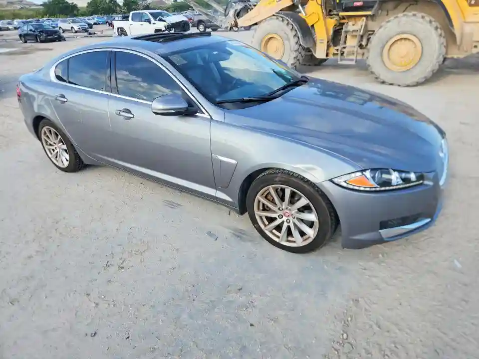 SAJWA0FSXFPU50496 2015 JAGUAR XF-3