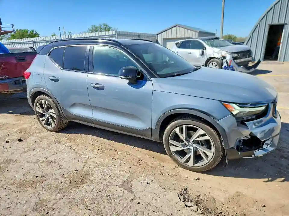YV4162UM5L2183882 2020 VOLVO XC40-3
