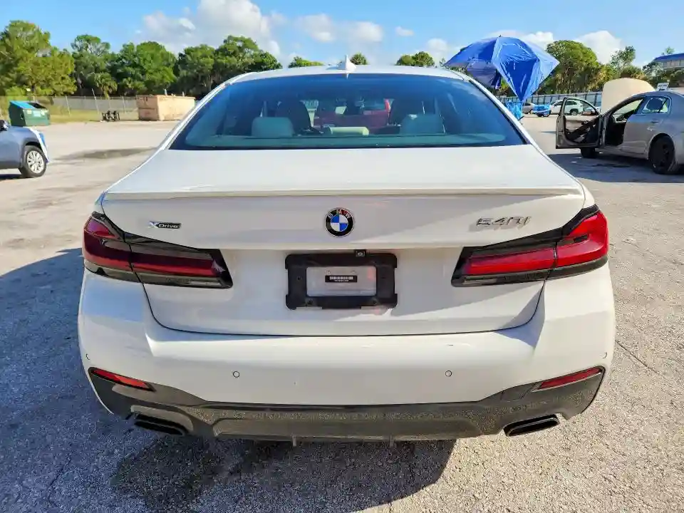 WBA73BJ09NCJ90383 2022 BMW 5 SERIES-5