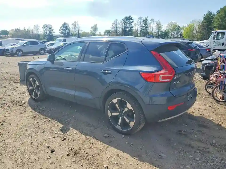 YV4162UK0N2739145 2022 VOLVO XC40-1