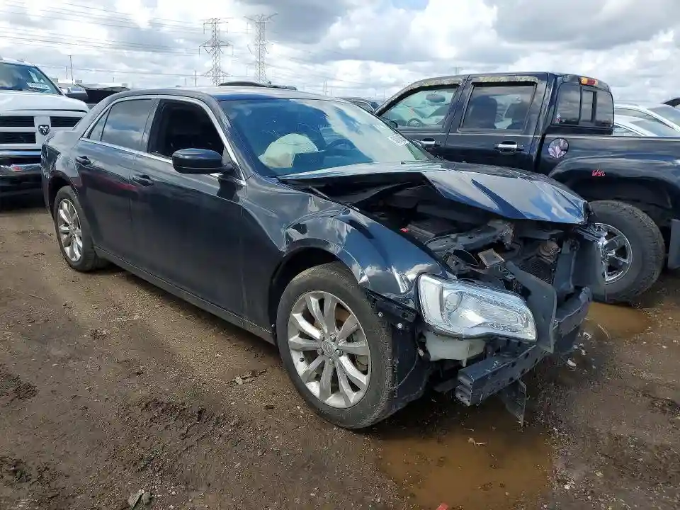2C3CCARG2FH757016 2015 CHRYSLER 300-3