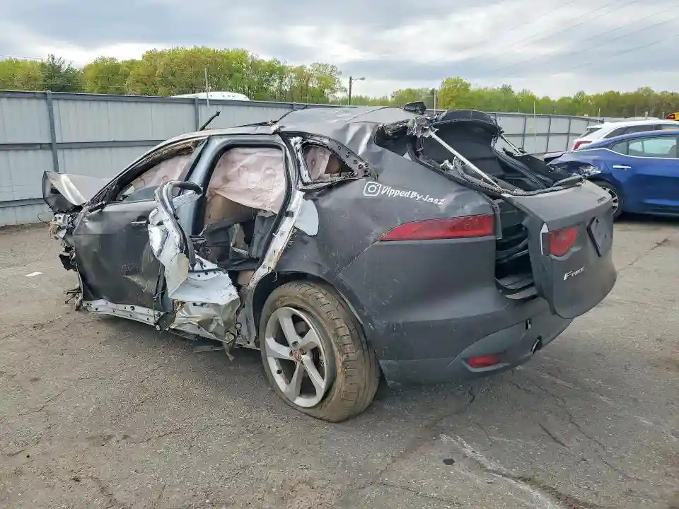 SADCJ2GX5JA237012 2018 JAGUAR F-PACE-1