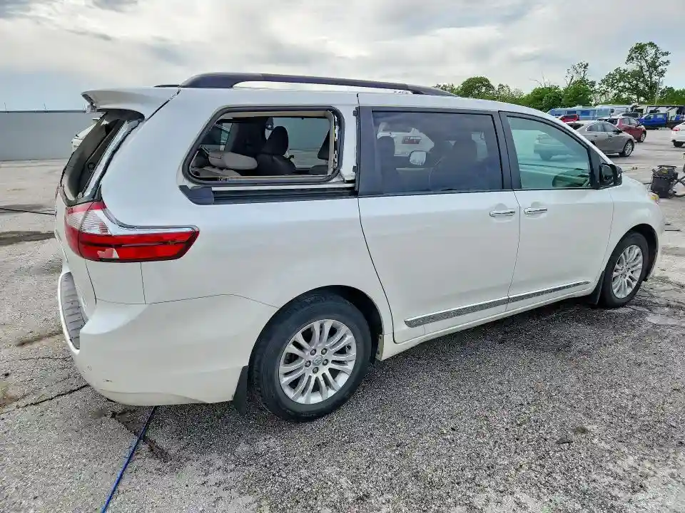 5TDYZ3DC3HS821214 2017 TOYOTA SIENNA-2