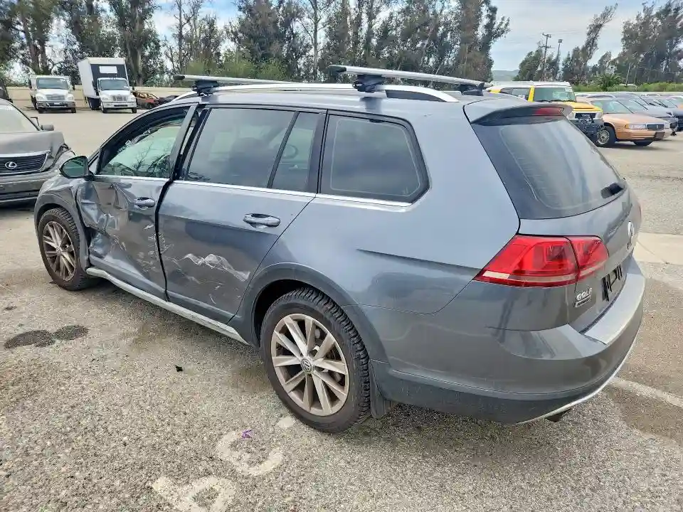 3VWM17AU0HM524215 2017 VOLKSWAGEN GOLF-1