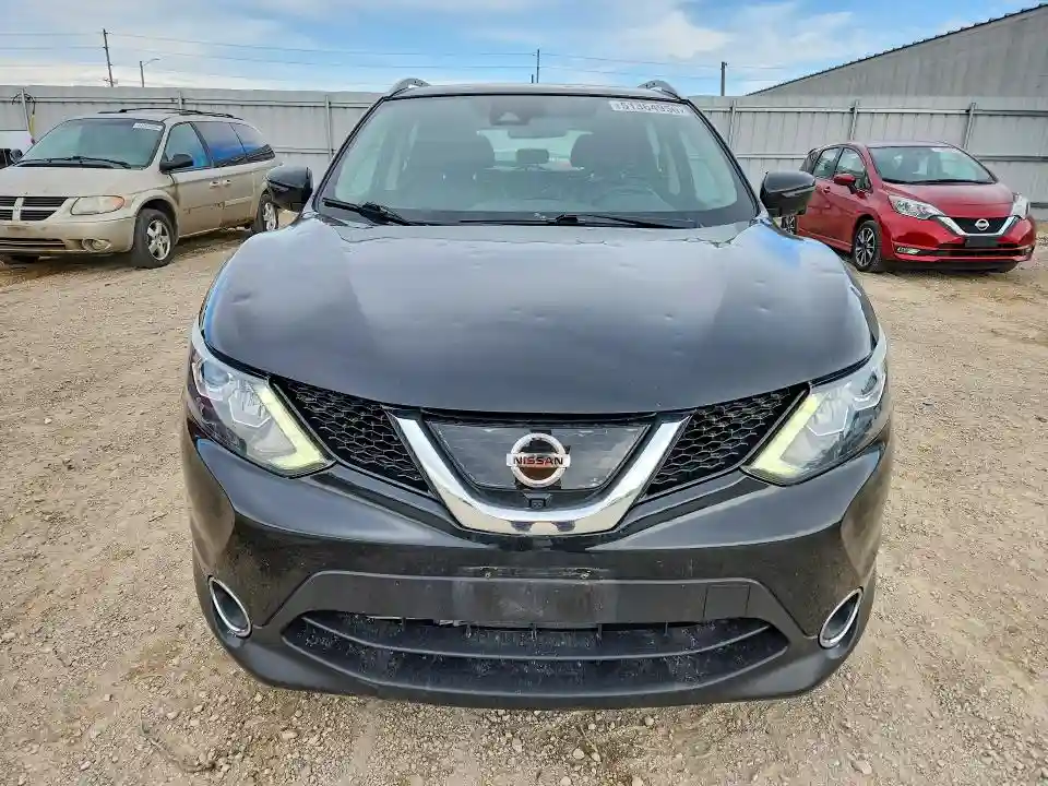 JN1BJ1CR4HW133586 2017 NISSAN ROGUE-4