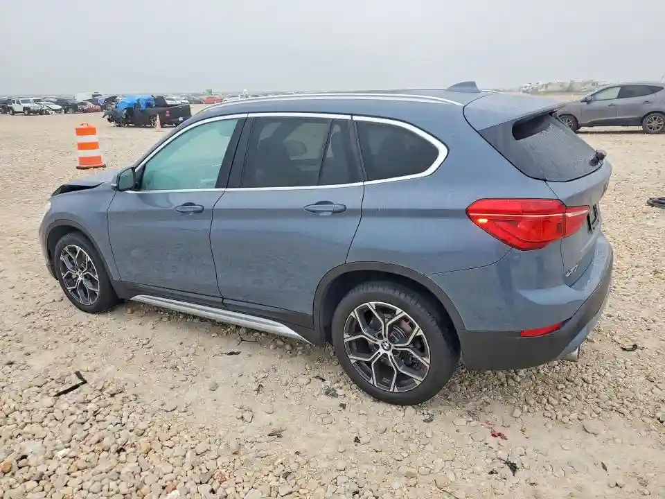 WBXJG7C00M5U33656 2021 BMW X1-1