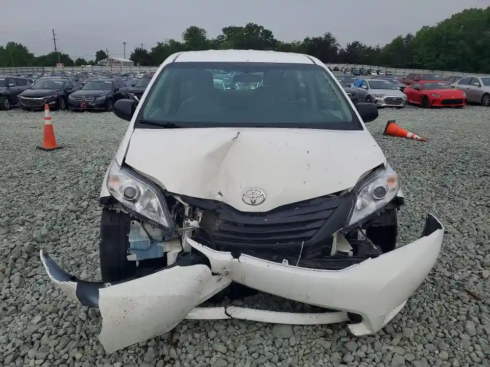 5TDZZ3DC9HS785677 2017 TOYOTA SIENNA-4