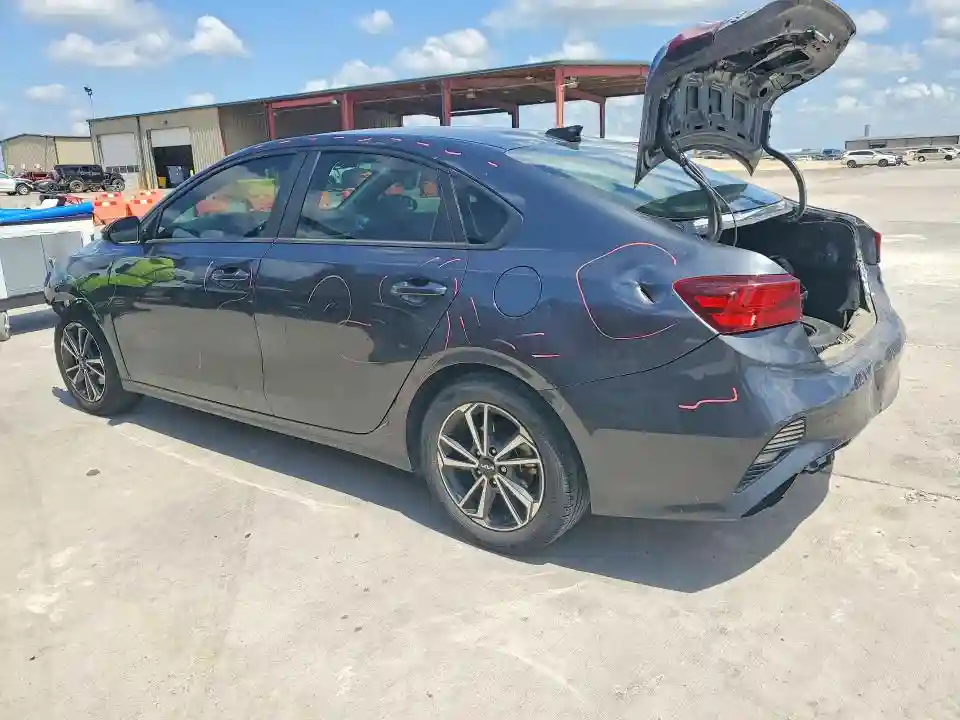 3KPF24AD9PE653988 2023 KIA FORTE-1