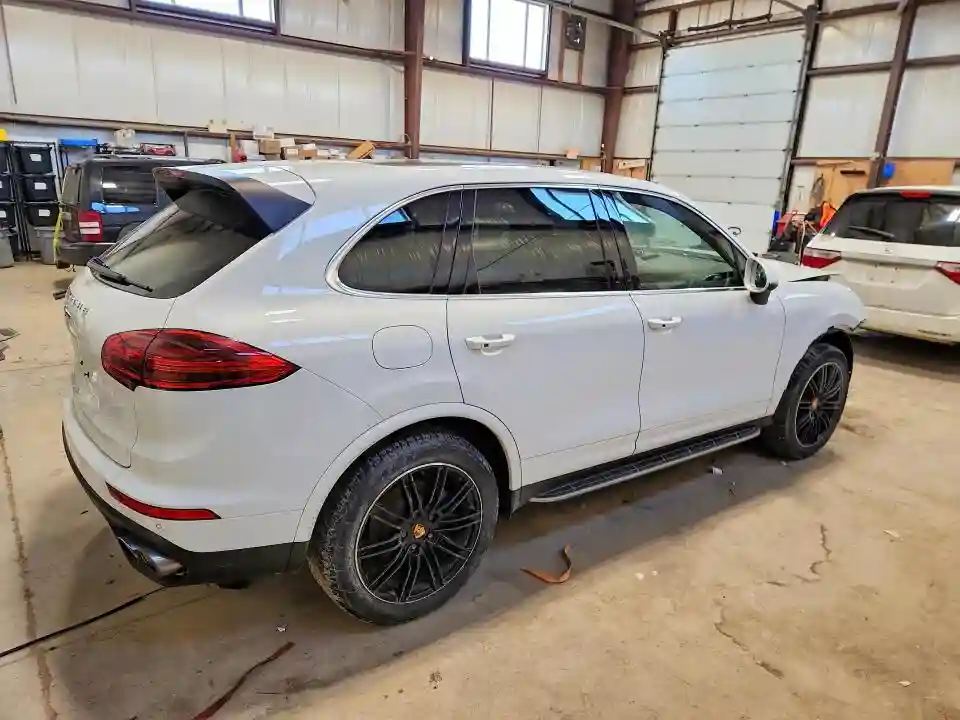 WP1AA2A20GLA04621 2016 PORSCHE CAYENNE-2