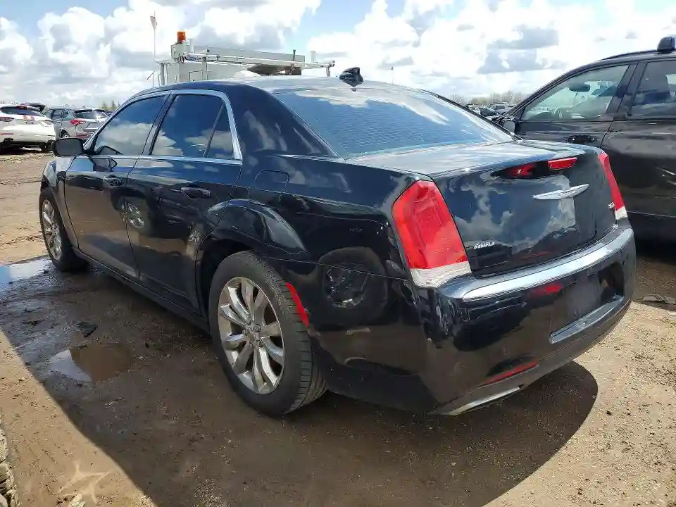 2C3CCARG2FH757016 2015 CHRYSLER 300-1