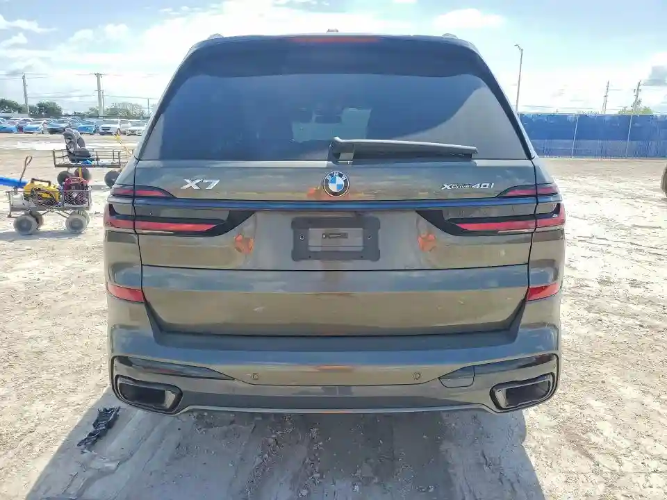 5UX23EM04S9Y67938 2025 BMW X7-5