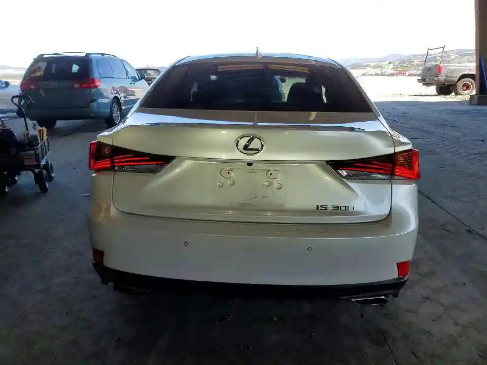 JTHBA1D22J5072912 2018 LEXUS IS-5