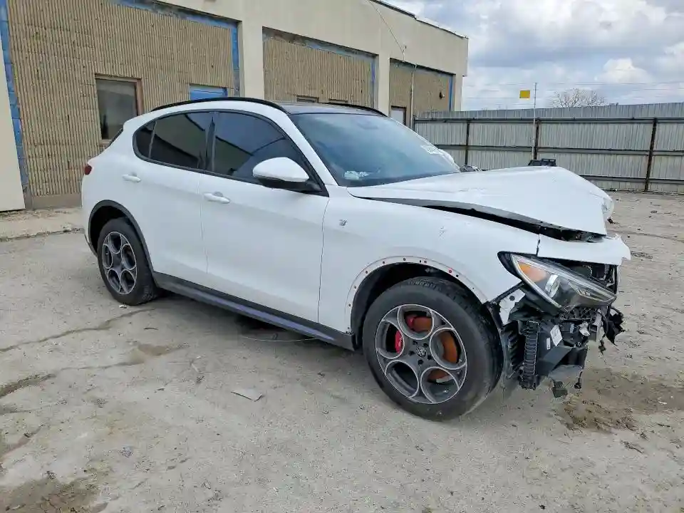 ZASPAKBN6N7D33812 2022 ALFA ROMEO STELVIO-3