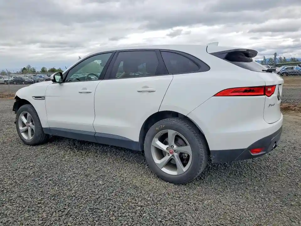 SADCJ2GX5JA237057 2018 JAGUAR F-PACE-1
