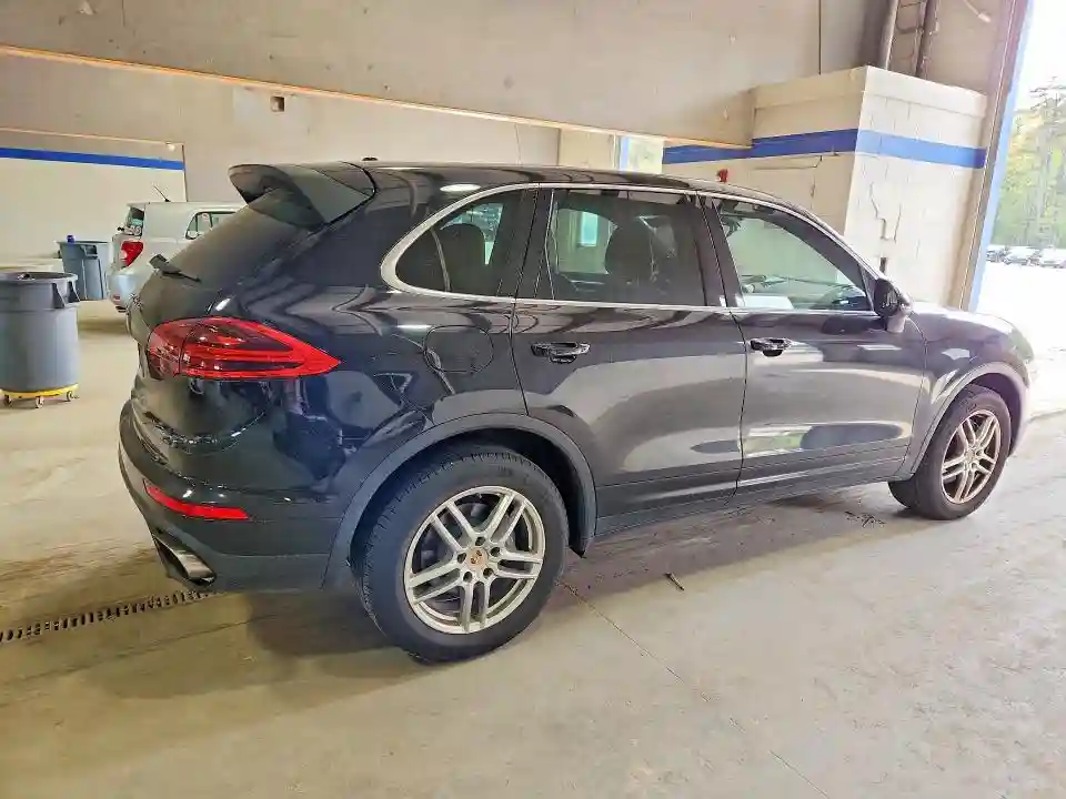 WP1AA2A23GLA00885 2016 PORSCHE CAYENNE-2