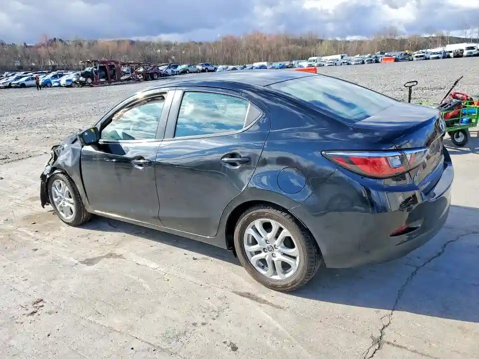 3MYDLBYV2JY324547 2018 TOYOTA YARIS-1