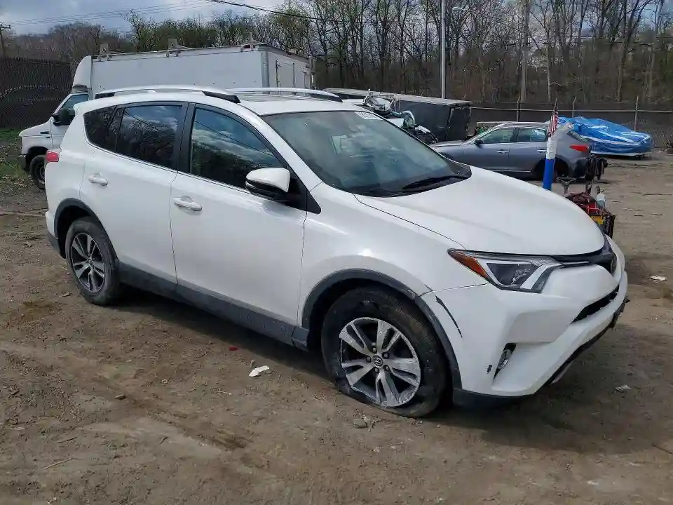 JTMRFREV2JJ748081 2018 TOYOTA RAV4-3