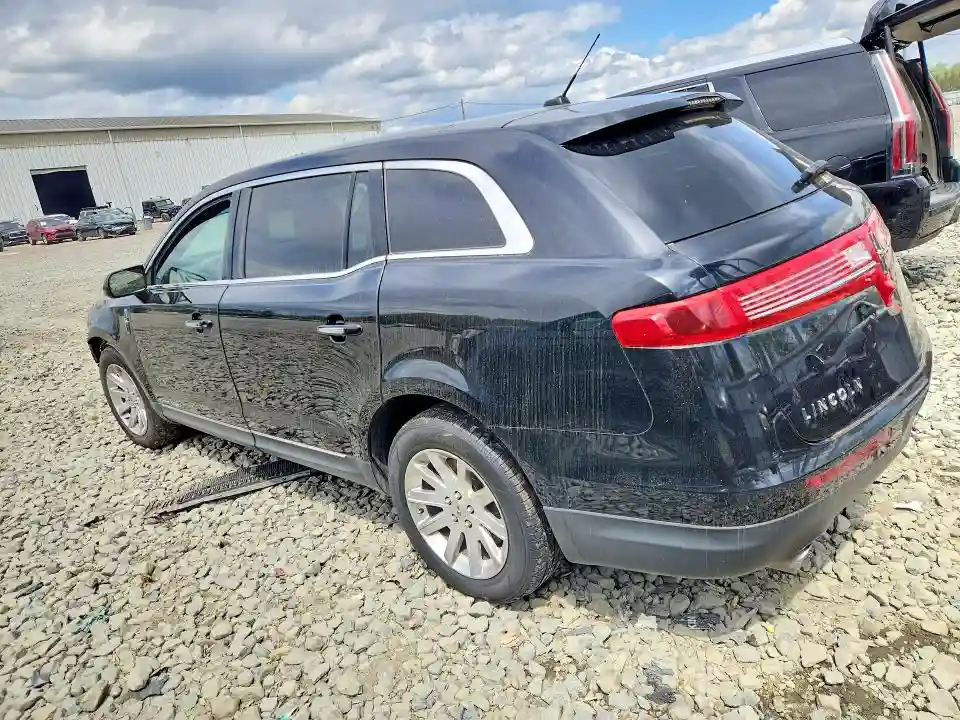 2LMHJ5NK5JBL01869 2018 LINCOLN MKT-1