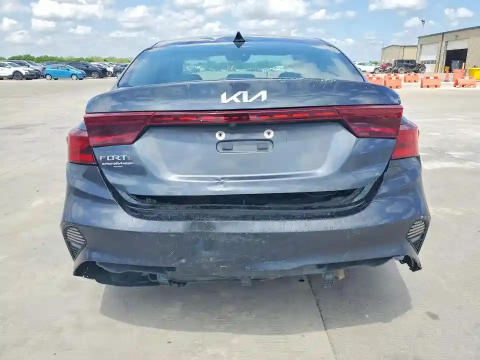 3KPF24AD9PE653988 2023 KIA FORTE-5
