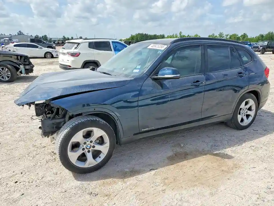 WBAVM1C51FV318435 2015 BMW X1-0
