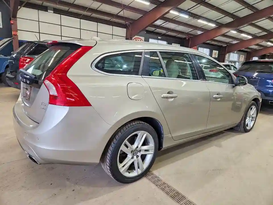 YV1612SM9F1267136 2015 VOLVO V60-2