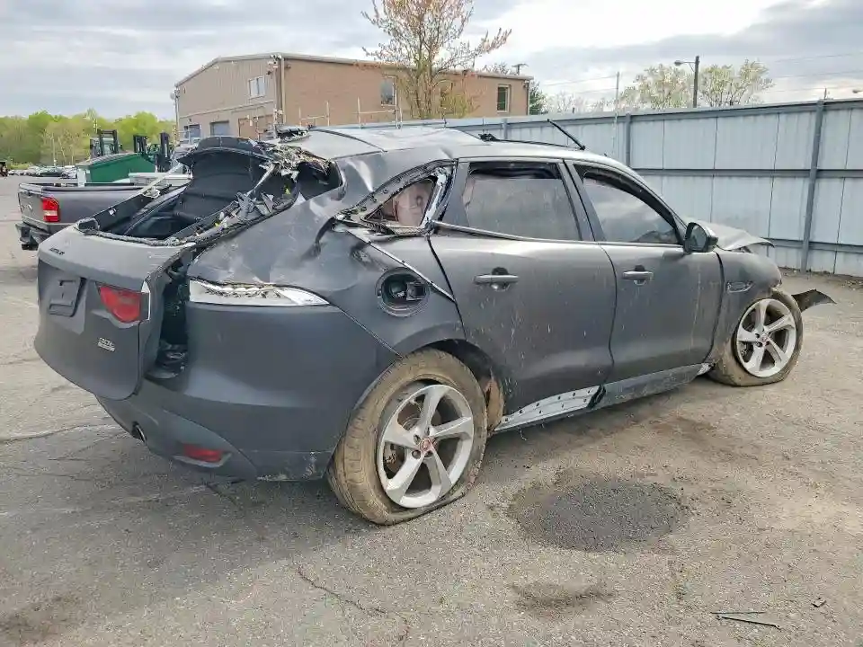 SADCJ2GX5JA237012 2018 JAGUAR F-PACE-2
