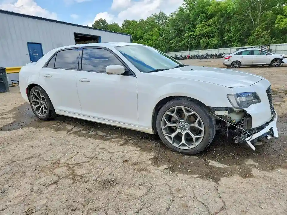 2C3CCABG3JH240035 2018 CHRYSLER 300-3